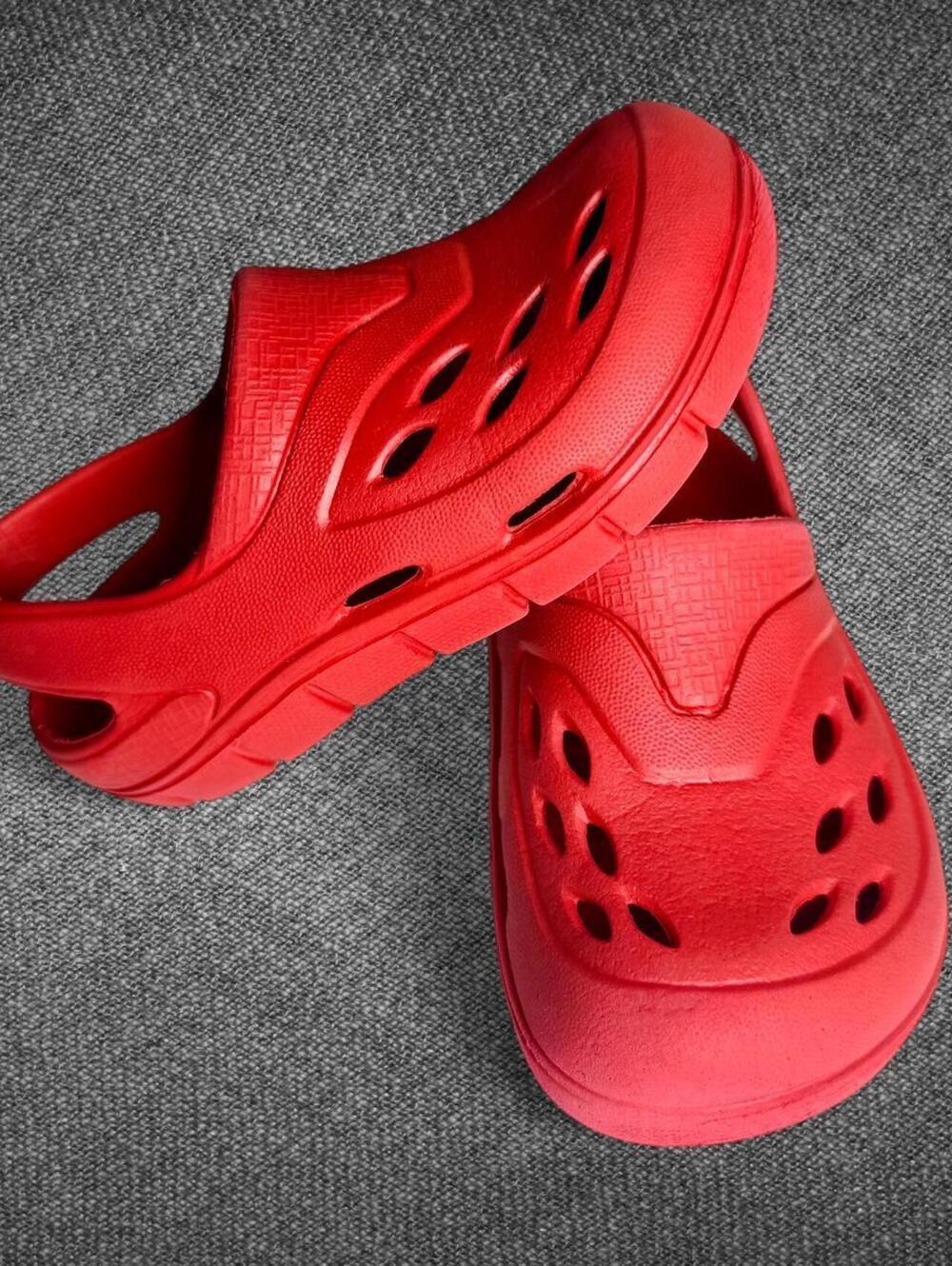 Kids Red Foam Clogs Ventilated Backstrap Shoes Size 6